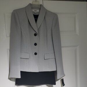 Le Suit Essentials 4P